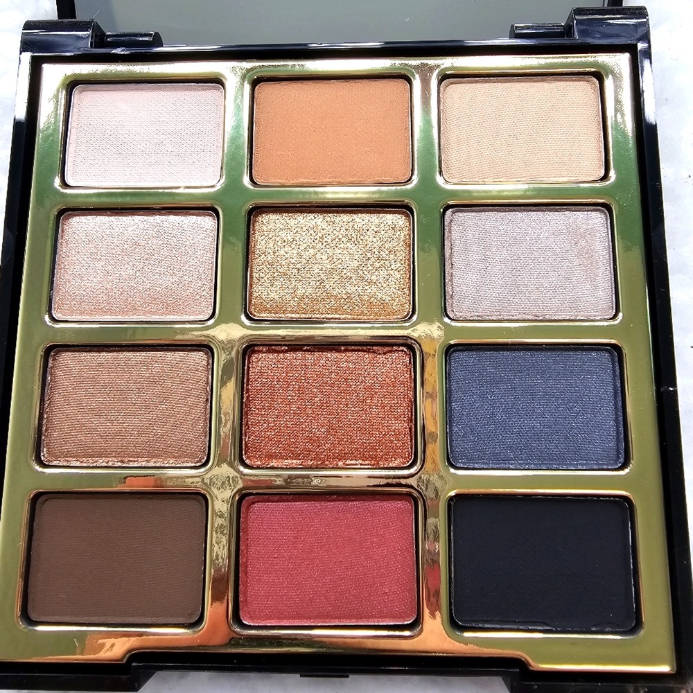 💥DISCONTINUED💥🎉 Milani Bold Obsessions Eyeshadow Palette! - Picture 2 of 6